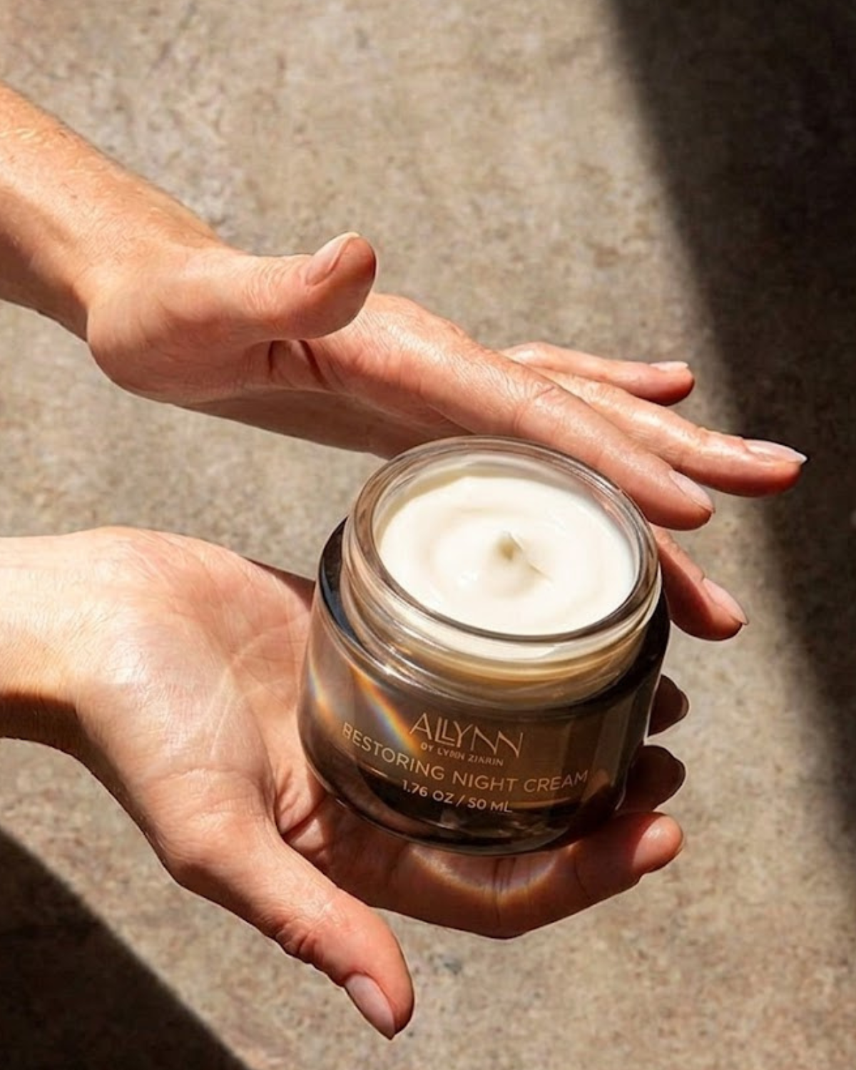 Restorative and renewing night cream